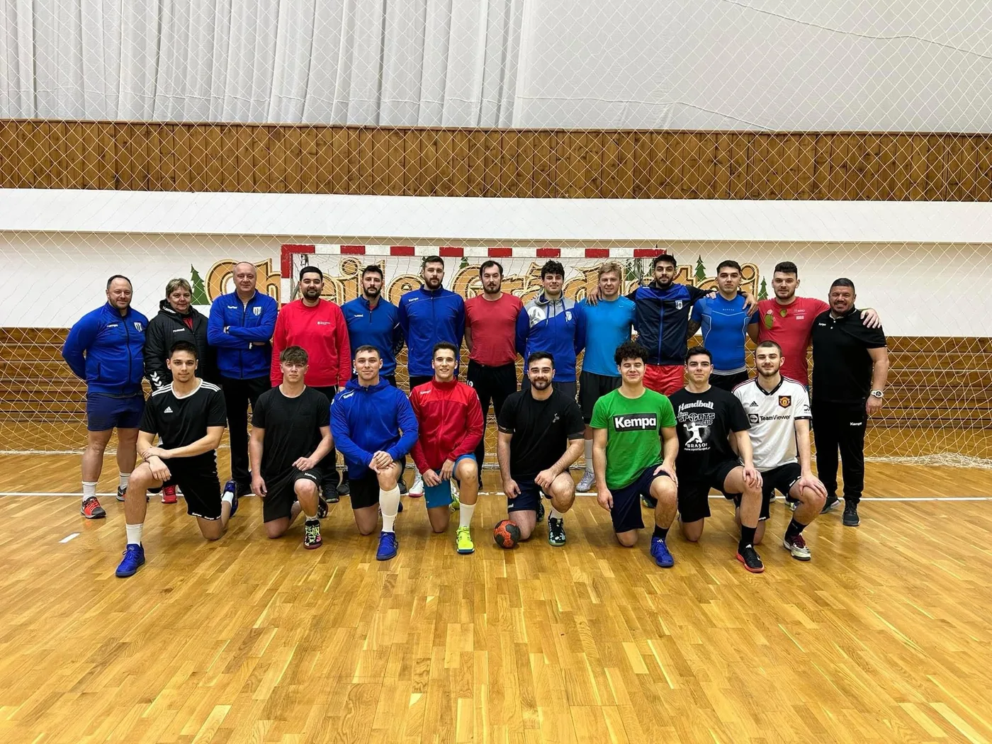 Echipa CSO Teutonii Ghimbav în sala de sport